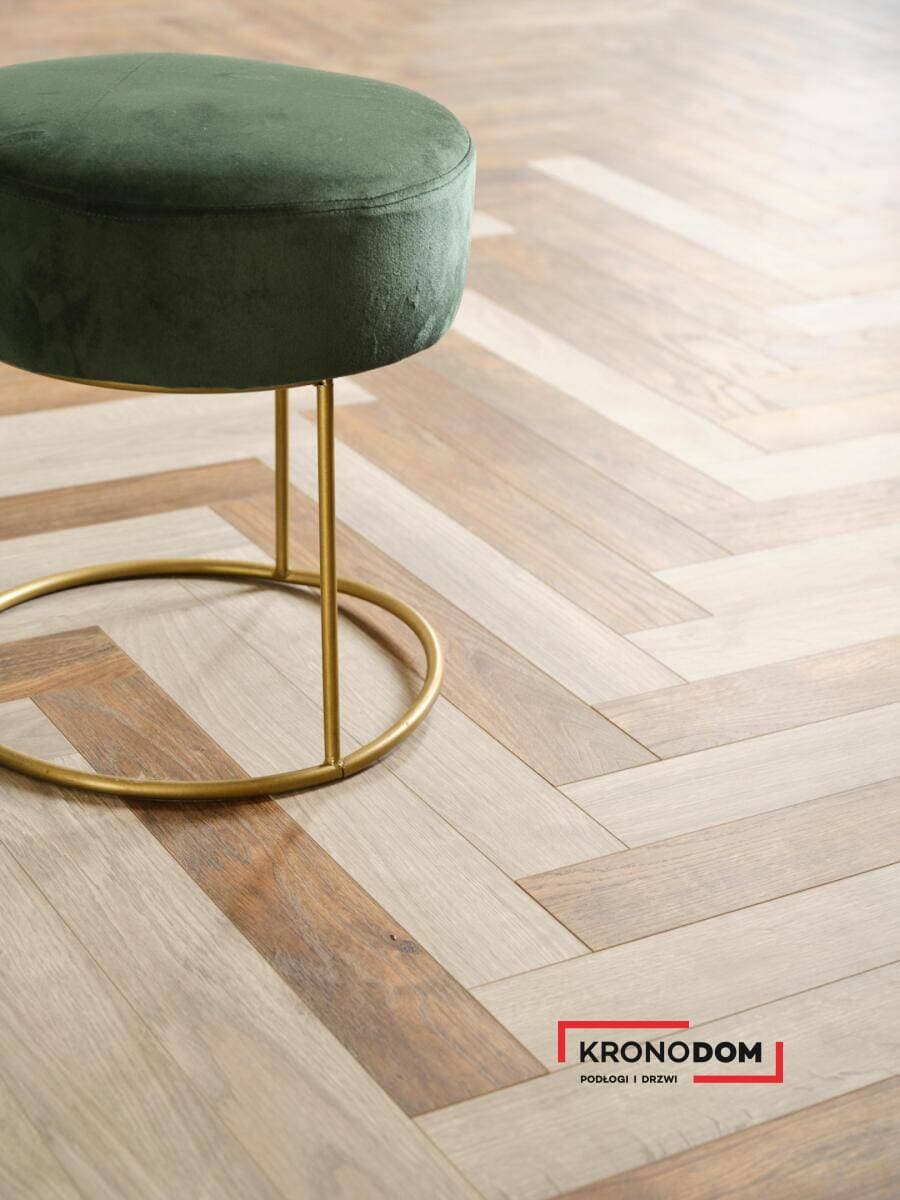 Panele podłogowe BERRY ALLOC CHATEAU+ java light grey 62002715, AC5, gr.8mm, 4V (1opk=1,016m2) jodełka klepka B 2