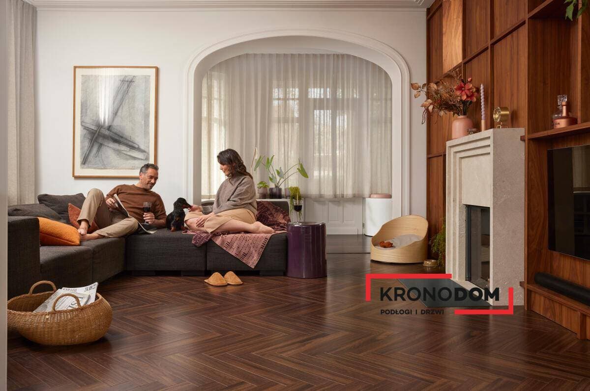 Panele podłogowe BERRY ALLOC CHATEAU+ walnut brown 62002731, AC5, gr.8mm, 4V (1opk=1,016m2) jodełka klepka B 7