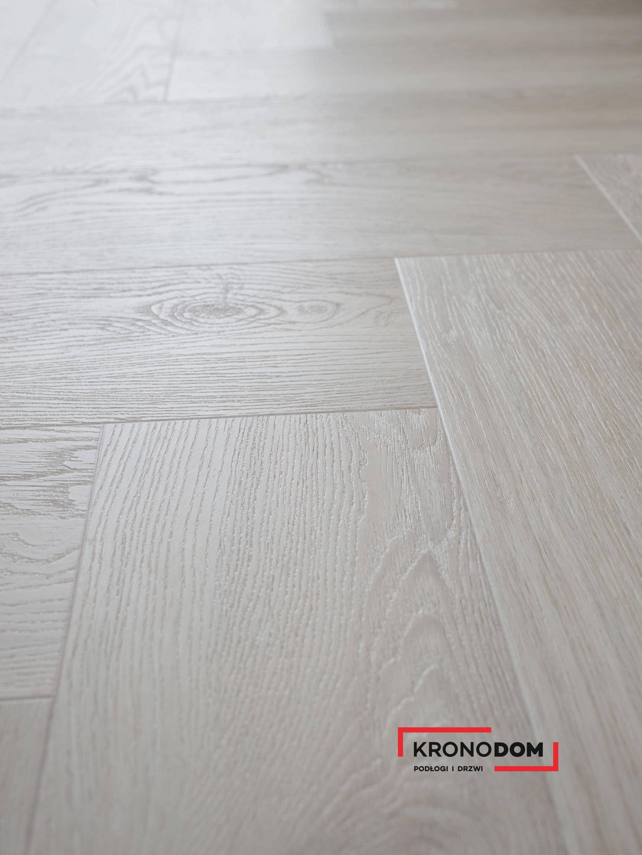 Panele winylowe VOX REGA HERRINGBONE denver oak 6067550 klasa 33, gr.6mm, 4V (1op.=16szt.=1,4018m2) jodełka 7