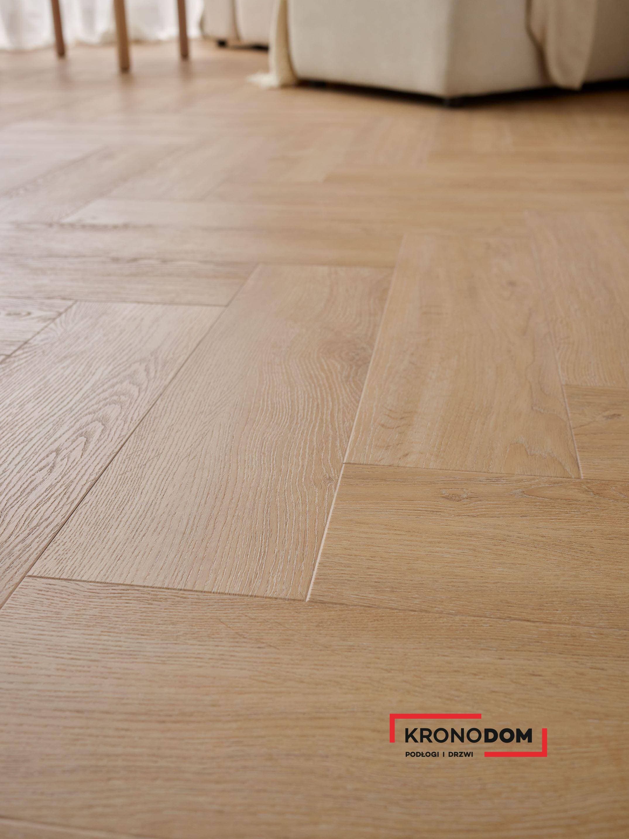 Panele winylowe VOX REGA HERRINGBONE kansas oak 6067553 klasa 33, gr.6mm, 4V (1op.=16szt.=1,4018m2) jodełka 2