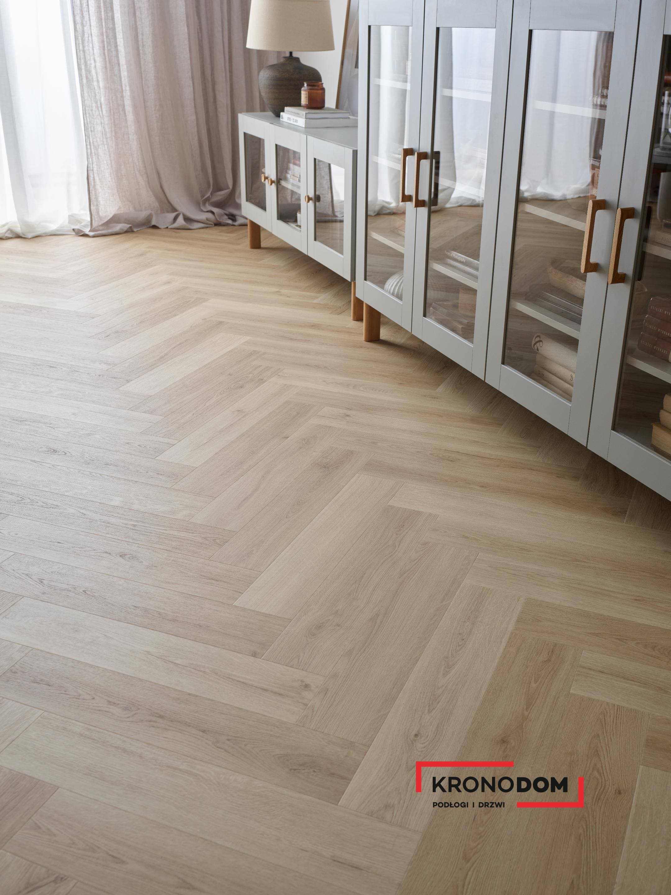 Panele winylowe VOX REGA HERRINGBONE michigan oak 6067552 klasa 33, gr.6mm, 4V (1op.=16szt.=1,4018m2) jodełka 2