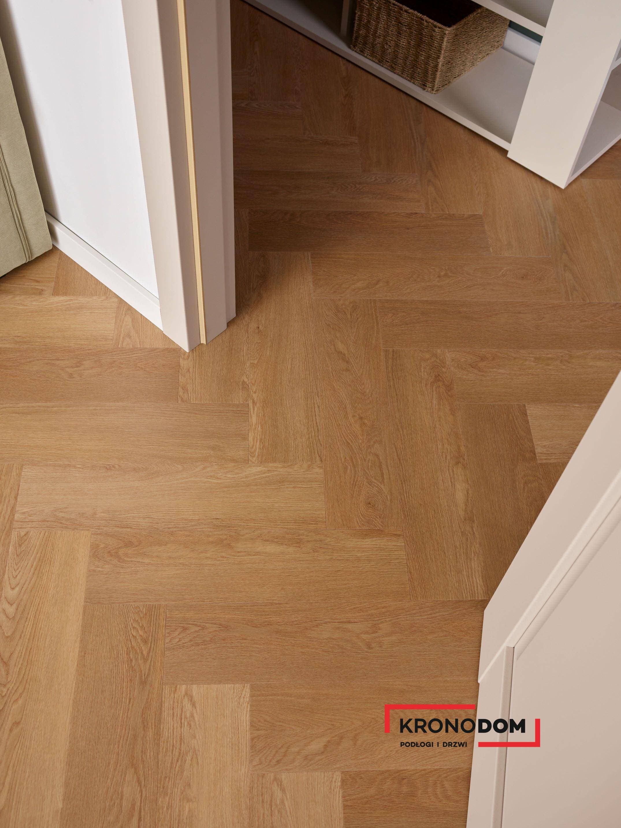 Panele winylowe VOX REGA HERRINGBONE montana oak 6067557 klasa 33, gr.6mm, 4V (1op.=16szt.=1,4018m2) jodełka 3