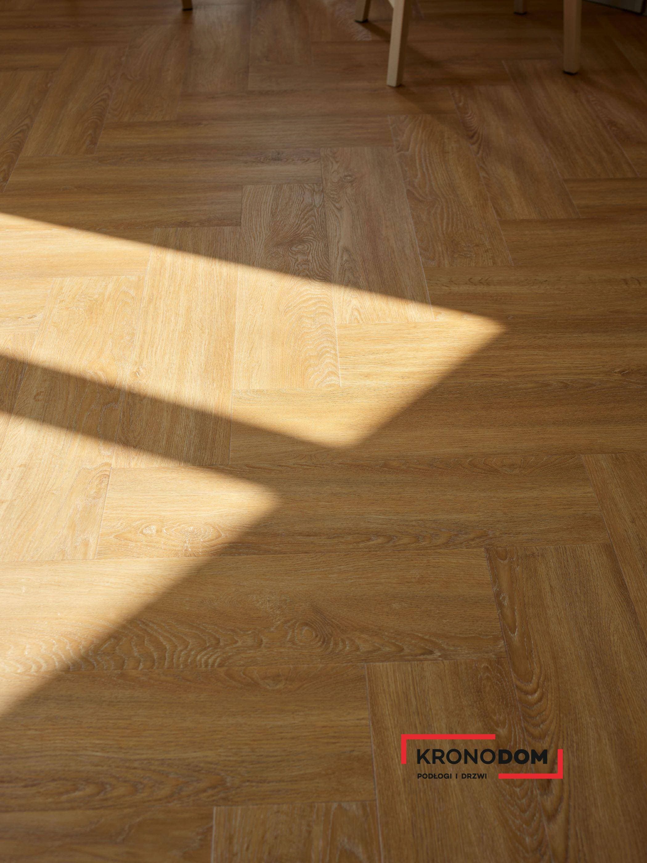 Panele winylowe VOX REGA HERRINGBONE utah oak 6067556 klasa 33, gr.6mm, 4V (1op.=16szt.=1,4018m2) jodełka 4