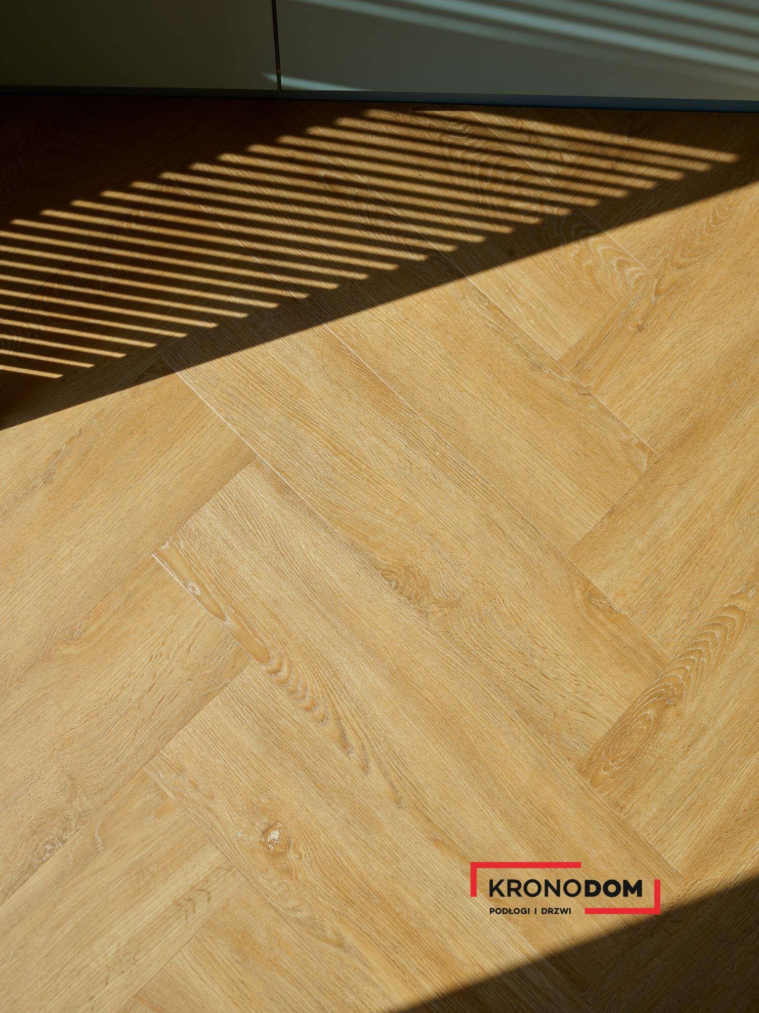 Panele winylowe VOX REGA HERRINGBONE utah oak 6067556 klasa 33, gr.6mm, 4V (1op.=16szt.=1,4018m2) jodełka 6