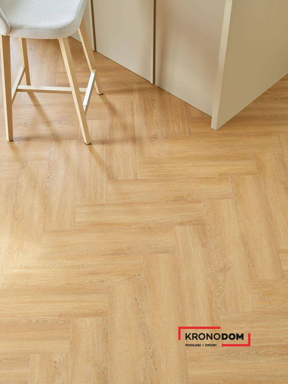 Panele winylowe VOX REGA HERRINGBONE utah oak 6067556 klasa 33, gr.6mm, 4V (1op.=16szt.=1,4018m2) jodełka 9