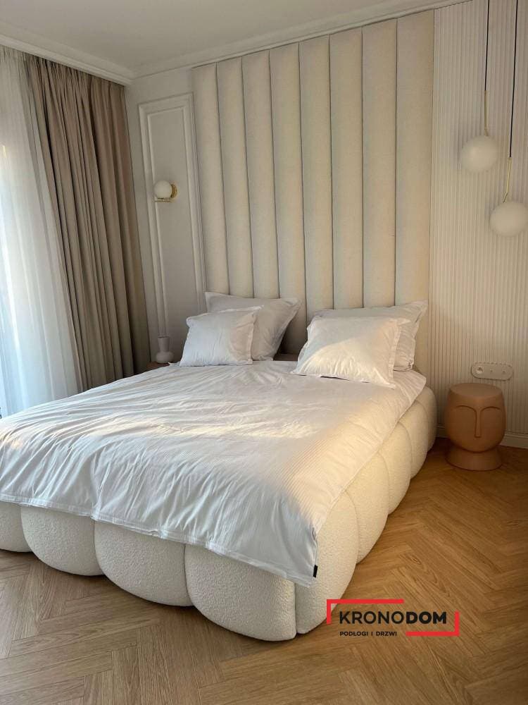 Panele podłogowe PREMIUM FLOOR MAISON+ dąb wersalski 87616 AC5, gr.8mm, 4V (1 opk.=24szt.=1,02m2) jodełka klepka B 2