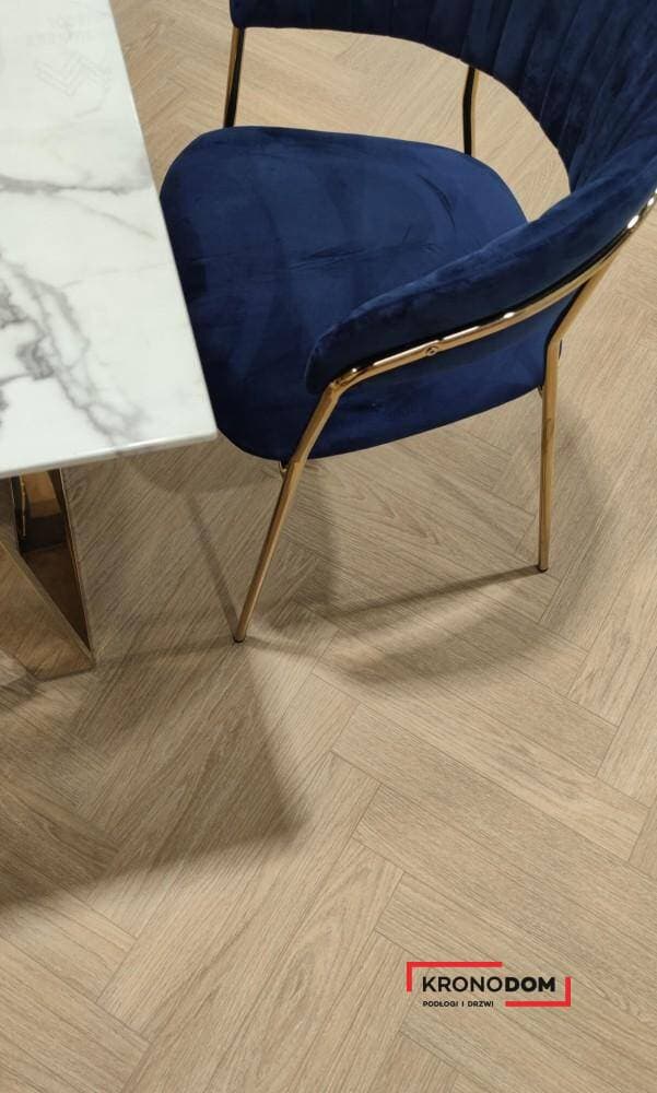 Panele podłogowe PREMIUM FLOOR MAISON+ dąb wersalski 87616 AC5, gr.8mm, 4V (1 opk.=24szt.=1,02m2) jodełka klepka B 12