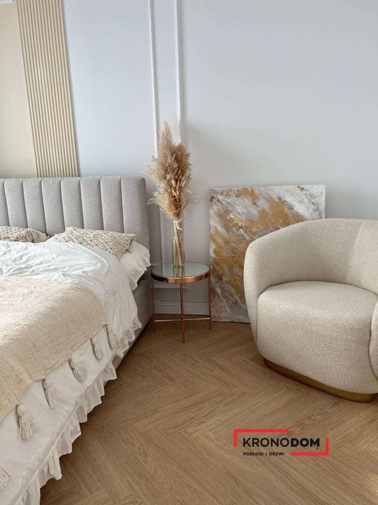 Panele podłogowe PREMIUM FLOOR MAISON+ dąb wersalski 87616 AC5, gr.8mm, 4V (1 opk.=24szt.=1,02m2) jodełka klepka B 13