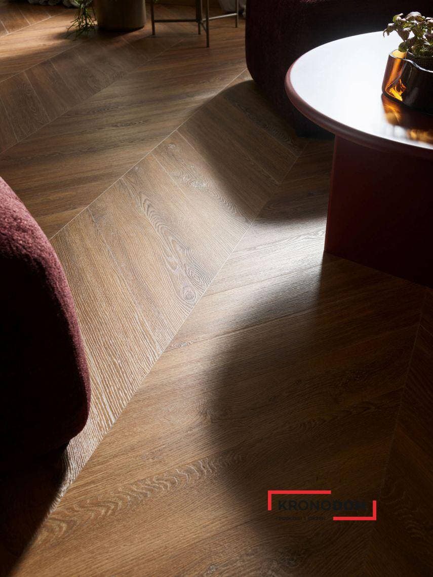 Panele winylowe VOX VINTRA CHEVRON SPC Calvi Oak 6077614 klasa 33, gr.6mm, 4V (1op=18szt.=1,35 m2) jodełka francuska 4