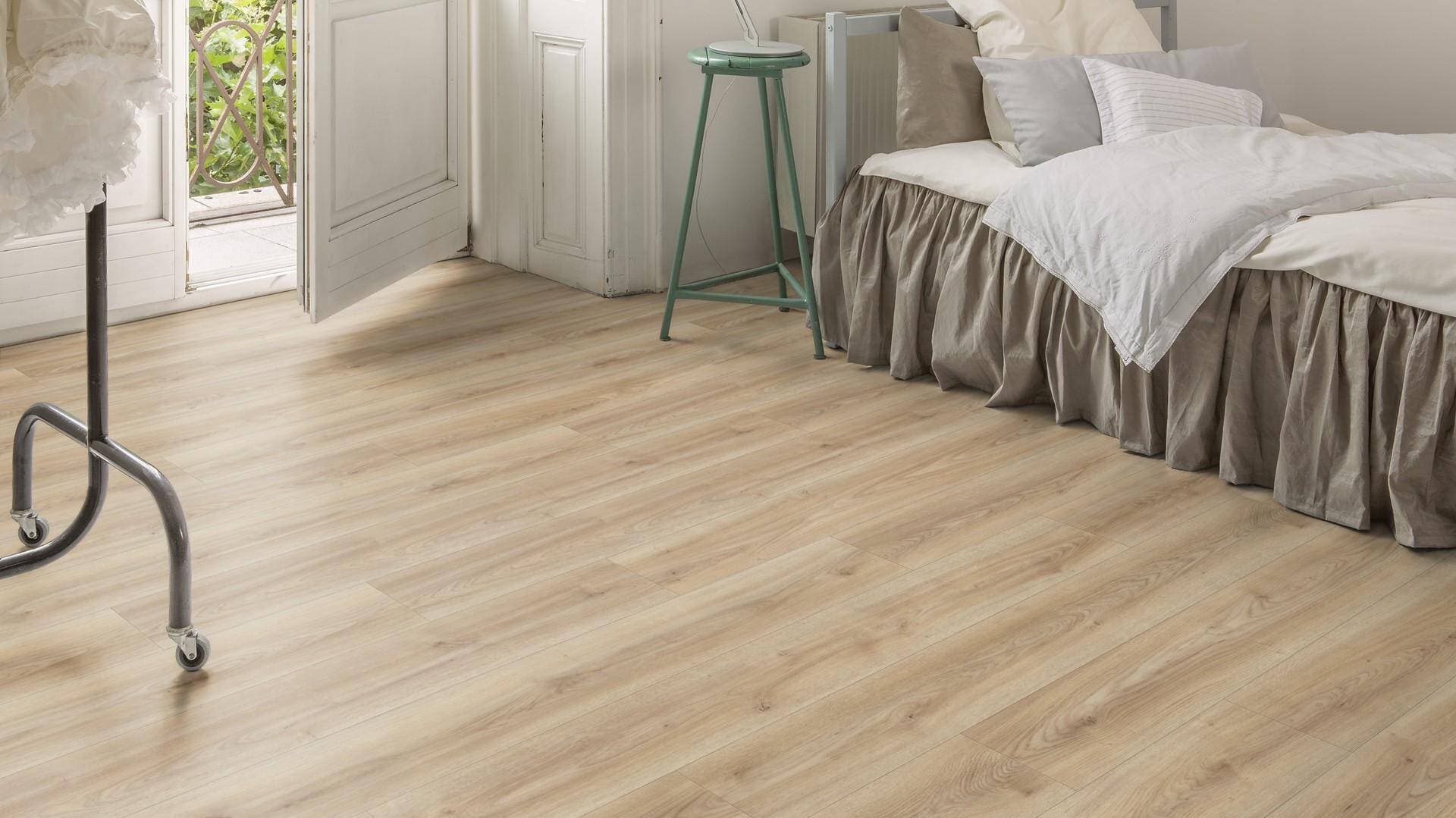 Panele podłogowe Kaindl NATURAL STANDARD PLANK AQUA PRO dąb cordoba crema K2241, AC5, gr.8mm, 4V(1opk=9szt.=2,402m2) 19