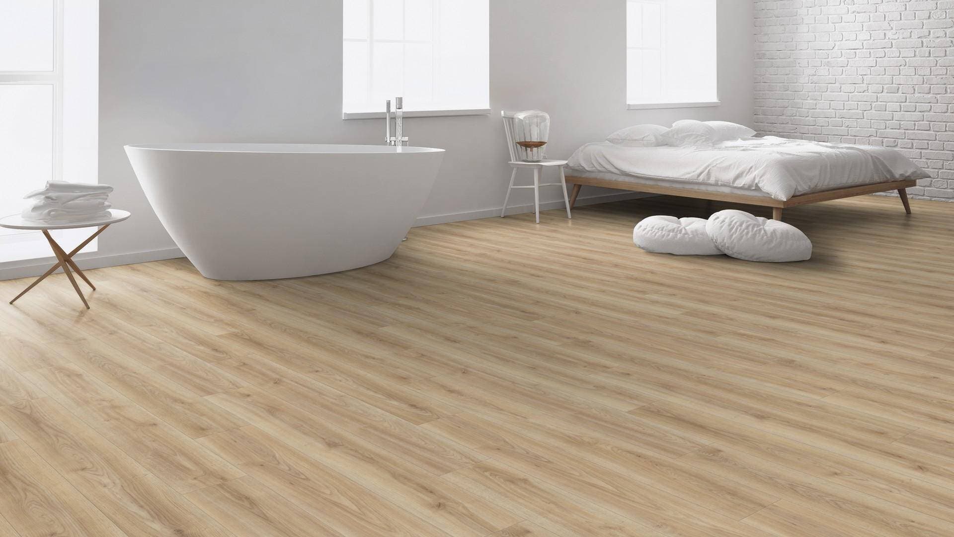 Panele podłogowe Kaindl NATURAL STANDARD PLANK AQUA PRO dąb cordoba crema K2241, AC5, gr.8mm, 4V(1opk=9szt.=2,402m2) 20