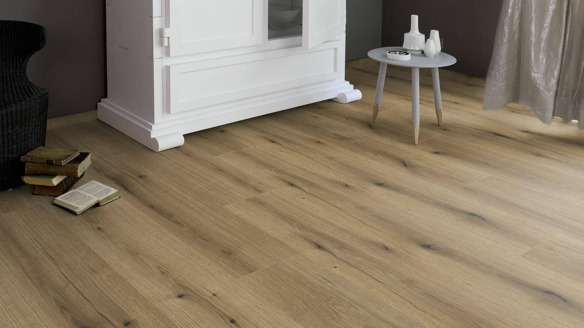 Panele podłogowe Kaindl NATURAL STANDARD PLANK AQUA PRO dąb evoke sunset K5574, AC5, gr.8mm, 4V(1opk=9szt.=2,402m2) 14