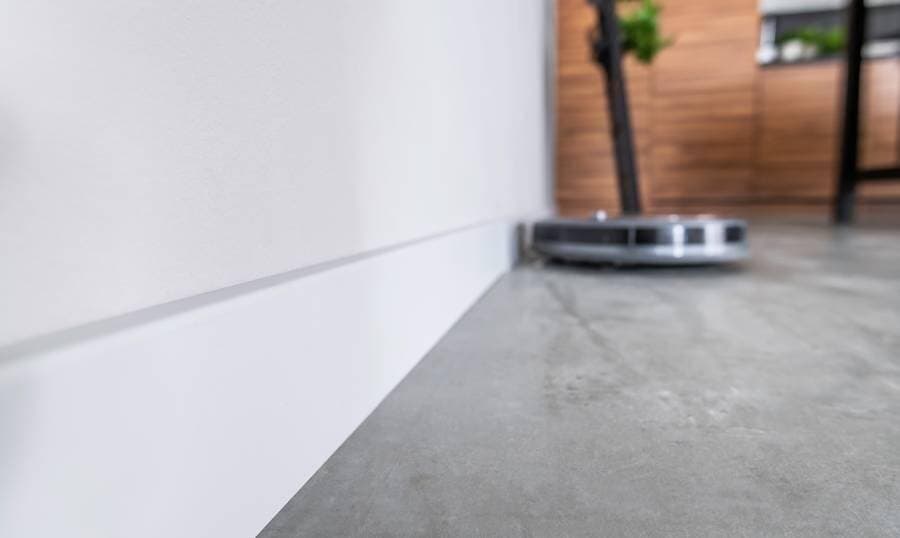 Listwa przypodłogowa VOX ESPUMO 401 biała wysokość 10 cm, szerokość krycia 1,6 cm dł 2400cm 4