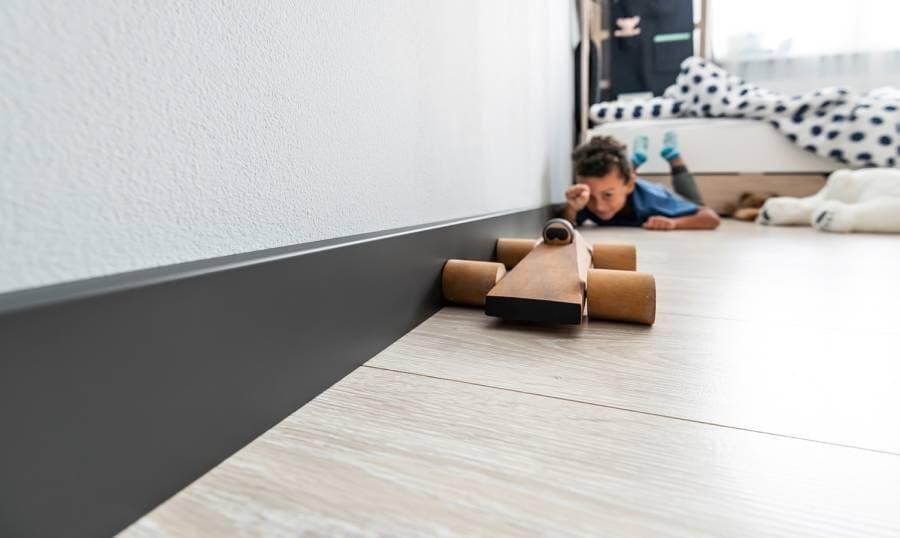 Listwa przypodłogowa VOX ESPUMO 501 biała wysokość 12 cm, szerokość krycia 1,6 cm dł 2400cm 6