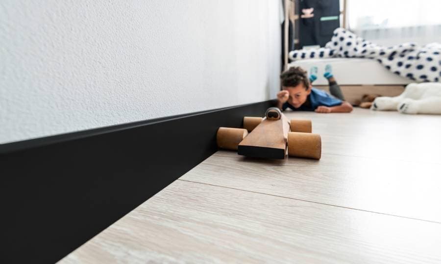 Listwa przypodłogowa VOX ESPUMO 506 czarna wysokość 12 cm, szerokość krycia 1,6 cm dł 2400cm 12