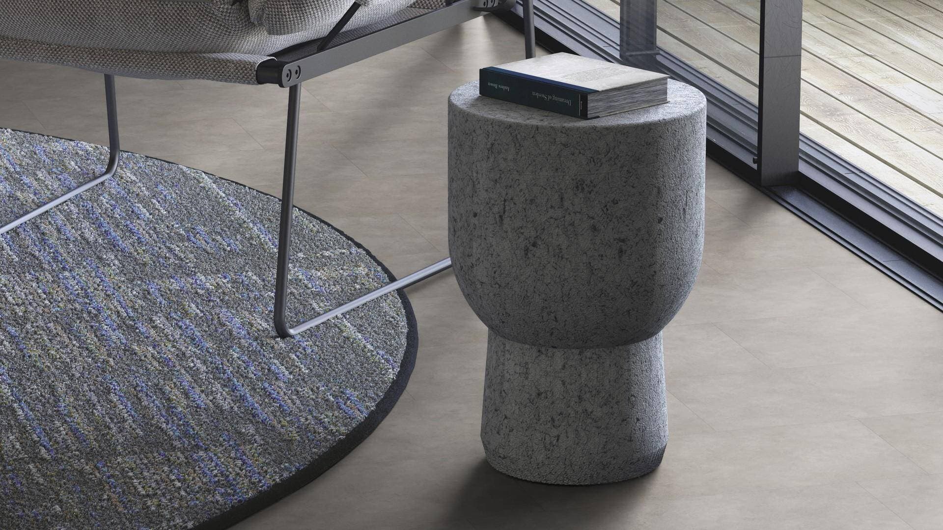Panele winylowe Tarkett STARFLOOR ULTIMATE 55 timeless concrete light grey 35993020 gr.6,5mm, 4V (1opk.=7szt.=1,26m2) płytki 3