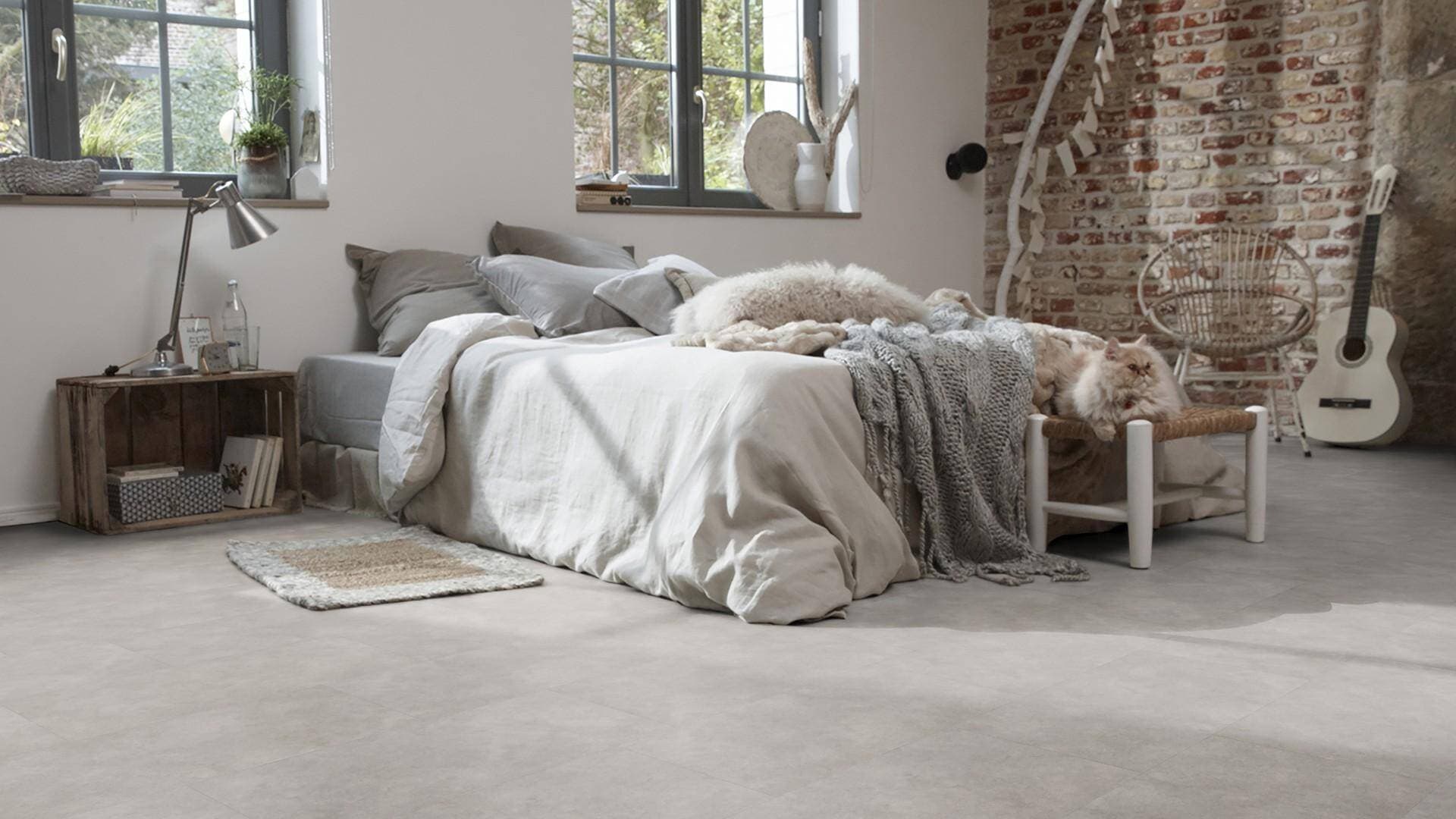 Panele winylowe Tarkett STARFLOOR ULTIMATE 55 timeless concrete light grey 35993020 gr.6,5mm, 4V (1opk.=7szt.=1,26m2) płytki 10