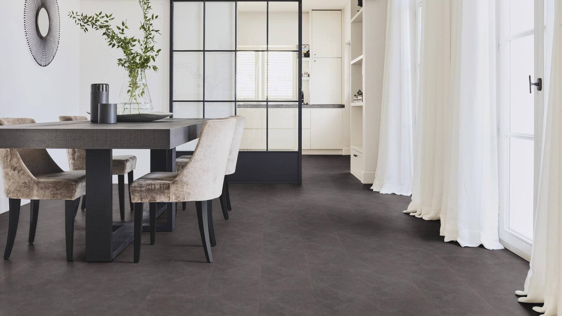 Panele winylowe Tarkett STARFLOOR ULTIMATE 55 timeless concrete antracite 35993021 gr.6,5mm, 4V (1opk.=7szt.=1,26m2) płytki 10