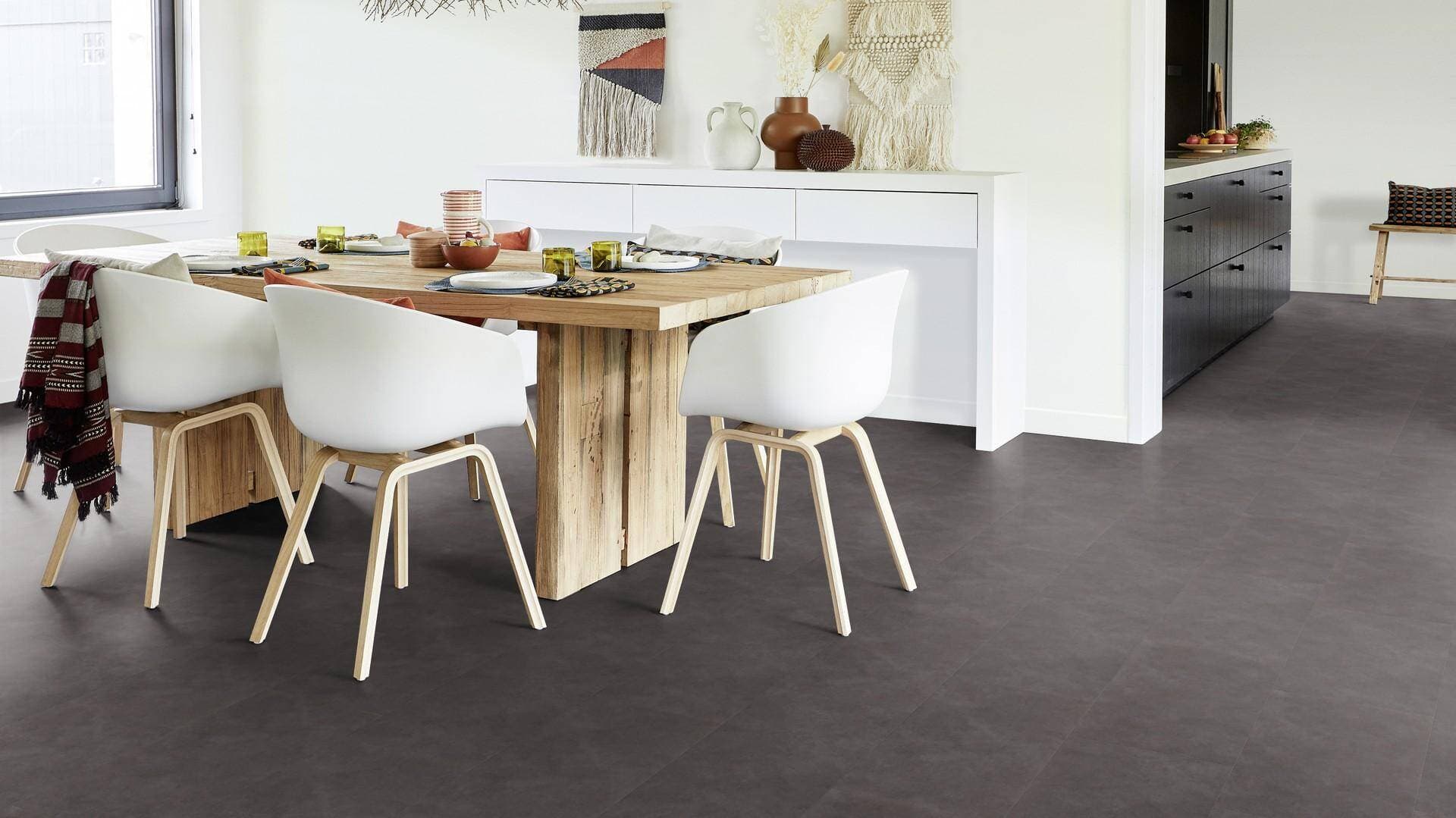 Panele winylowe Tarkett STARFLOOR ULTIMATE 55 timeless concrete antracite 35993021 gr.6,5mm, 4V (1opk.=7szt.=1,26m2) płytki 15