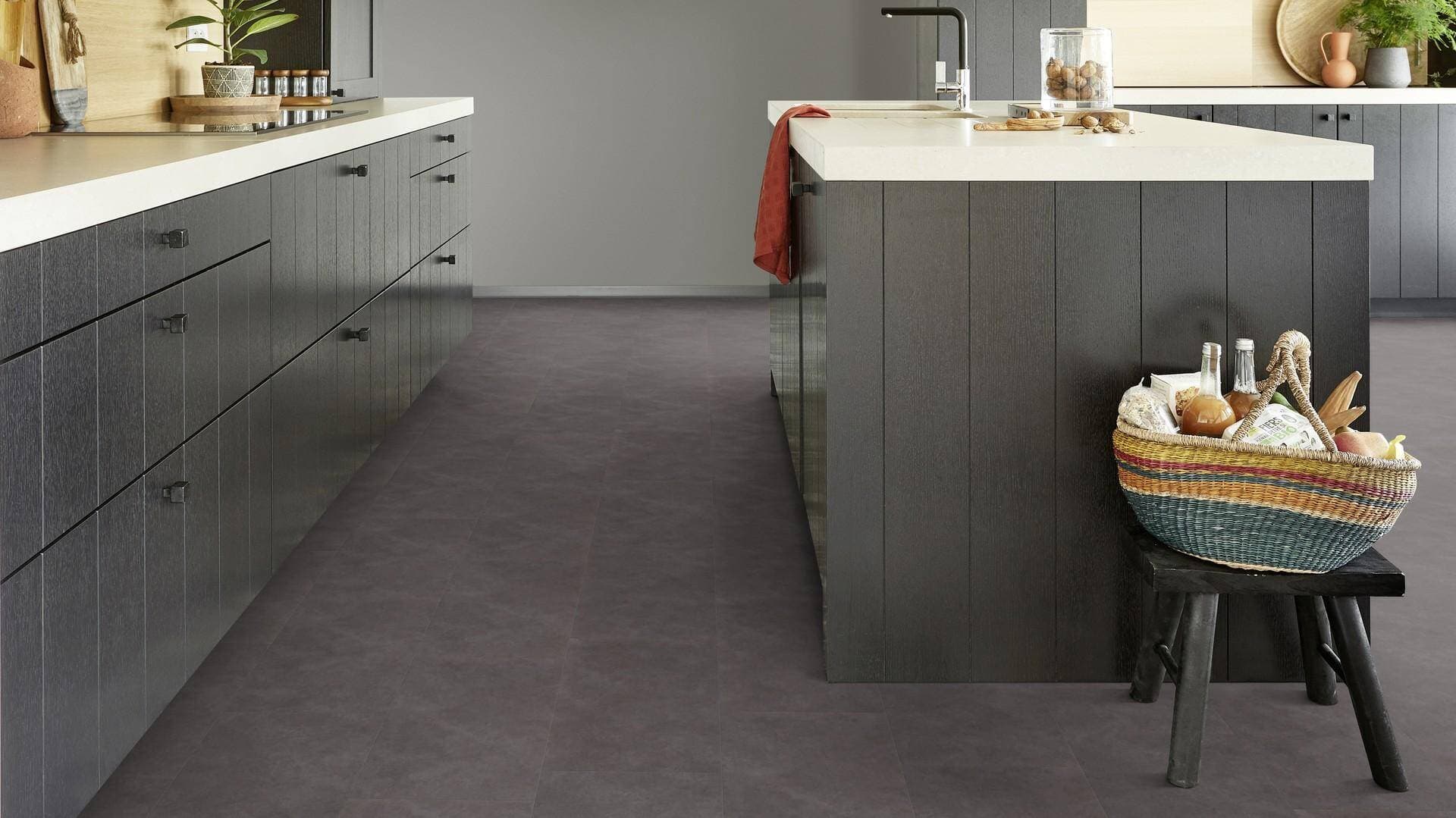 Panele winylowe Tarkett STARFLOOR ULTIMATE 55 timeless concrete antracite 35993021 gr.6,5mm, 4V (1opk.=7szt.=1,26m2) płytki 16