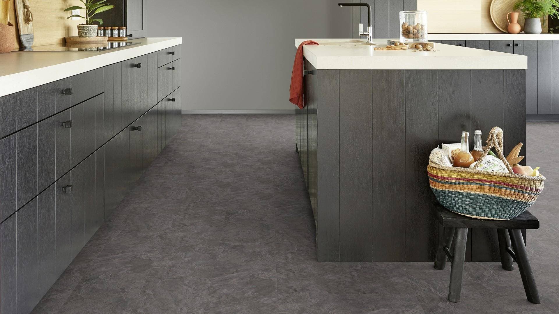 Panele winylowe Tarkett STARFLOOR ULTIMATE 55 old stone antracite 35993023 gr.6,5mm, 4V (1opk.=7szt.=1,26m2) płytki 14