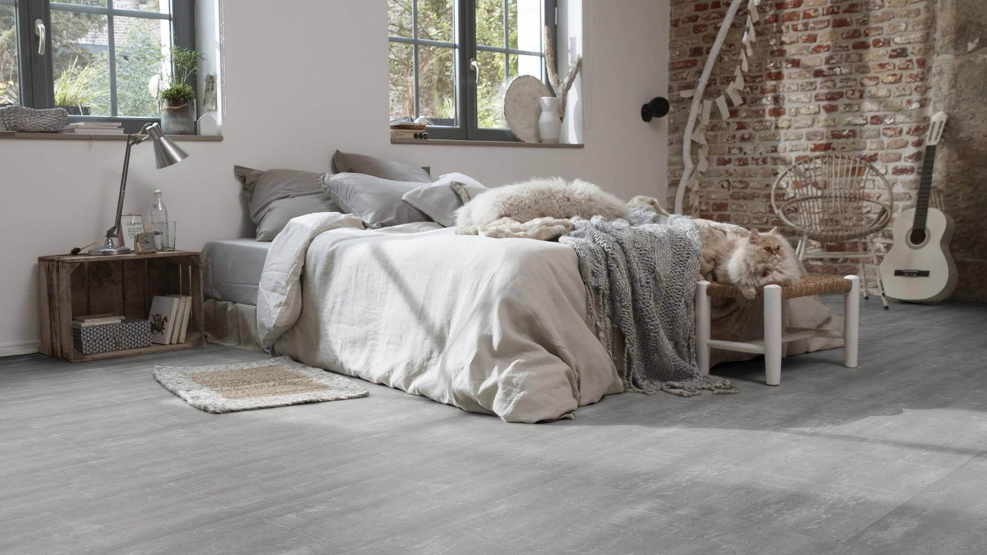 Panele winylowe Tarkett ESSENCE RIGID 55 scratched cement grey 260031010 klasa 33, gr.5mm, 4V (1opk.=11szt.=2,25m2) płytki 14