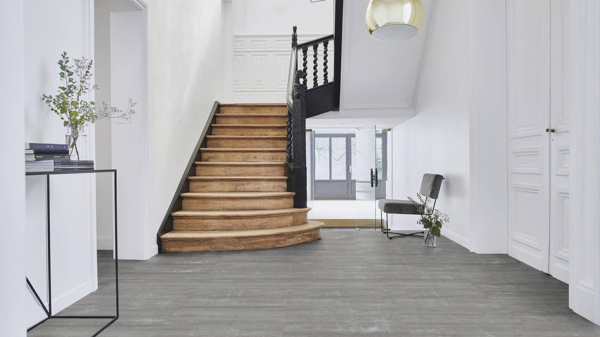 Panele winylowe Tarkett ESSENCE RIGID 30 scratched cement grey 260033010 klasa 31, gr.5mm, 4V (1opk.=11szt.=2,25m2) płytki 3