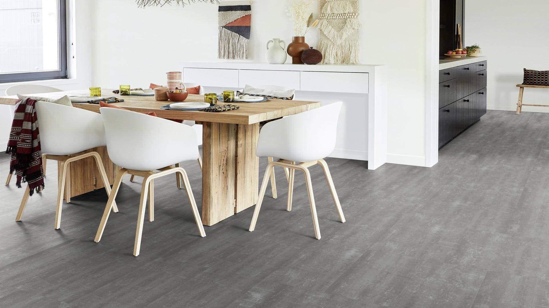Panele winylowe Tarkett ESSENCE RIGID 30 scratched cement grey 260033010 klasa 31, gr.5mm, 4V (1opk.=11szt.=2,25m2) płytki 16