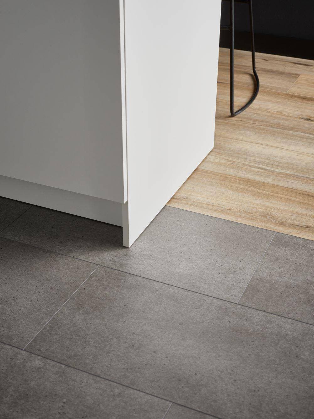 Panele winylowe VOX RIGIO concrete ground 6056134 gr.6,5mm, 4V (1op.=10szt.=1,8m2) płytka 9